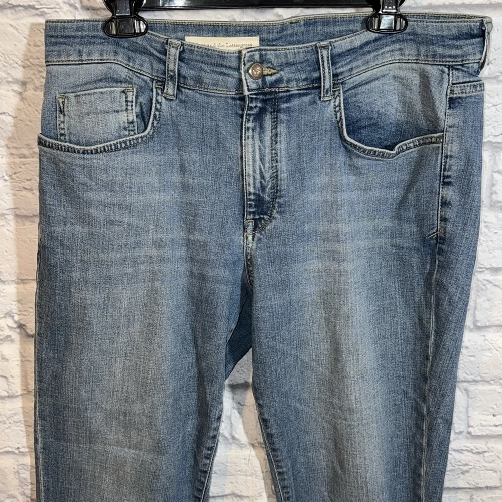 Anthropologie Pilcro Hyphen Pearl Gem Embellished Jeans Boho Distressed Denim